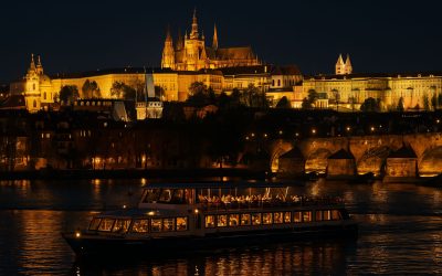 Crucero con cena por el Moldava: la noche más especial con vistas al Castillo de Praga